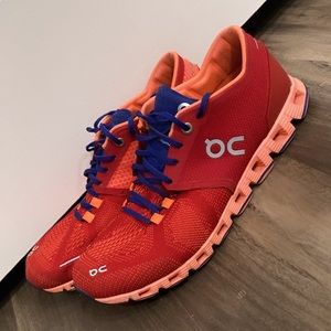 On Cloud Women’s shoes - Size 9.5